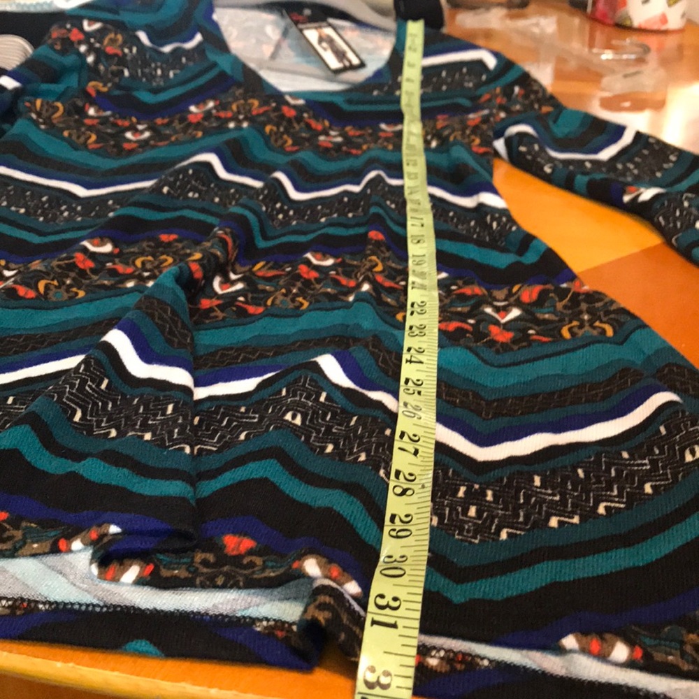 Win Win Tunic / NWT - Picture 6 of 8